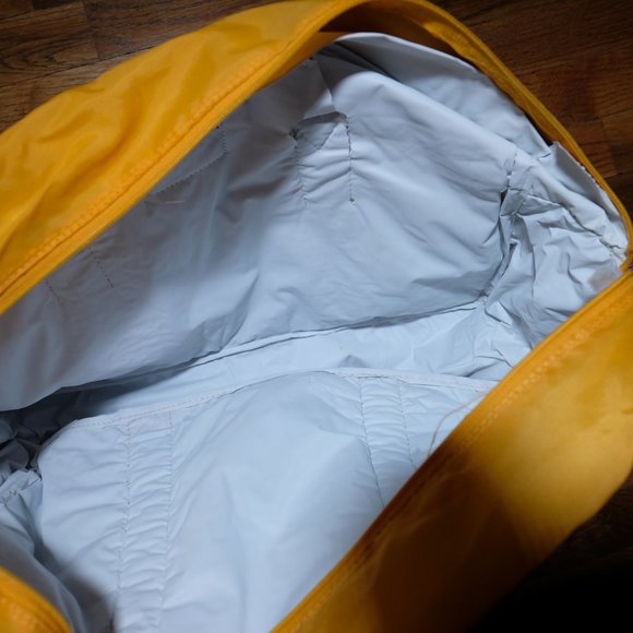 Rainbow Zip Duffle Tote Bag Flaws - Picture 3 of 7